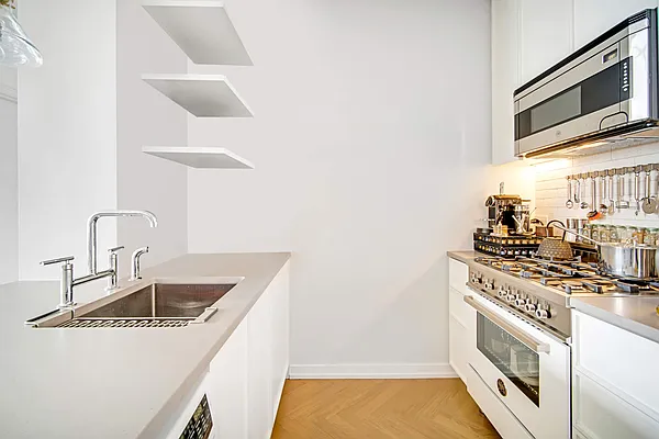 Sold by Compass | media 22