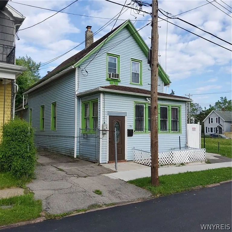 75 Marshall St photo 1