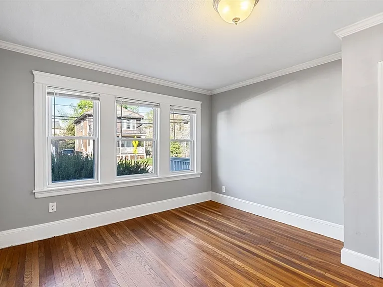 193 Florence St #1R — Photo 12