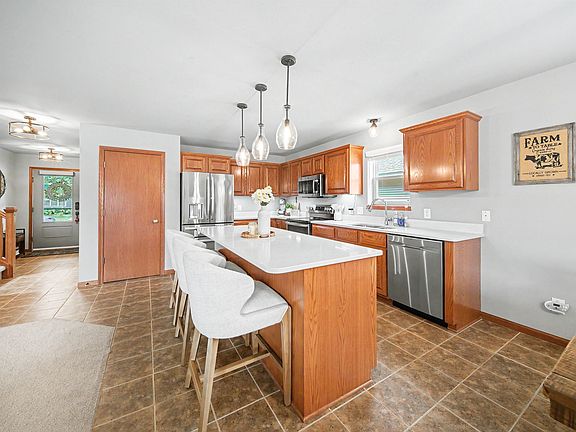 3rd image of 3821 Stonebridge Dr