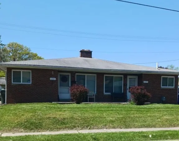 1295 S James Rd — Photo 1