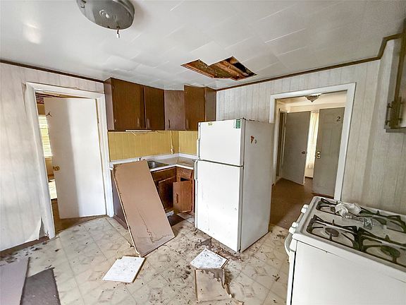 5th image of 230 Saint Charles St