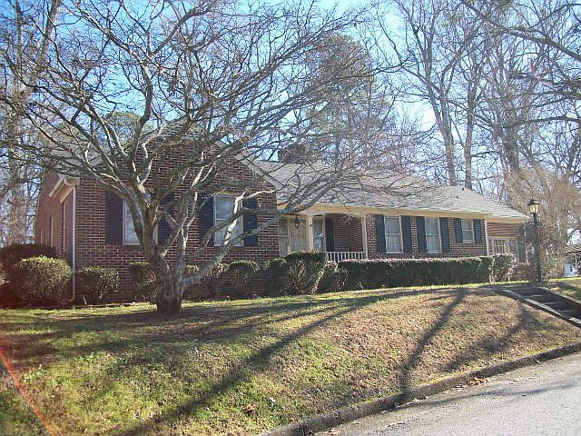 1st image of 410 Oak Hill Dr