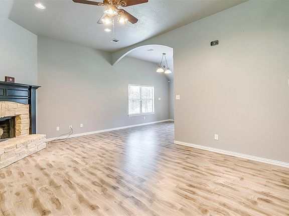 5th image of 127 Cynthia Ann Parker Ln