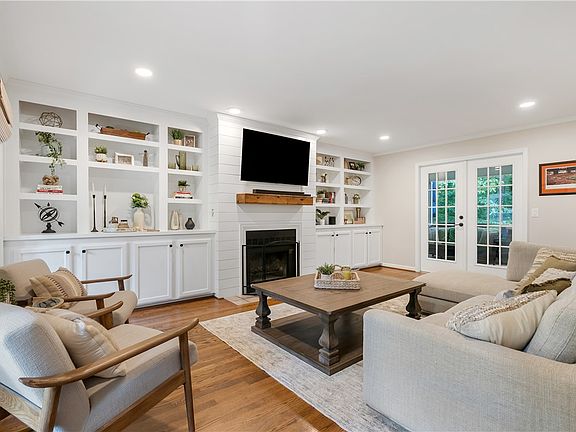 4th image of 305 Bent Oak Ln