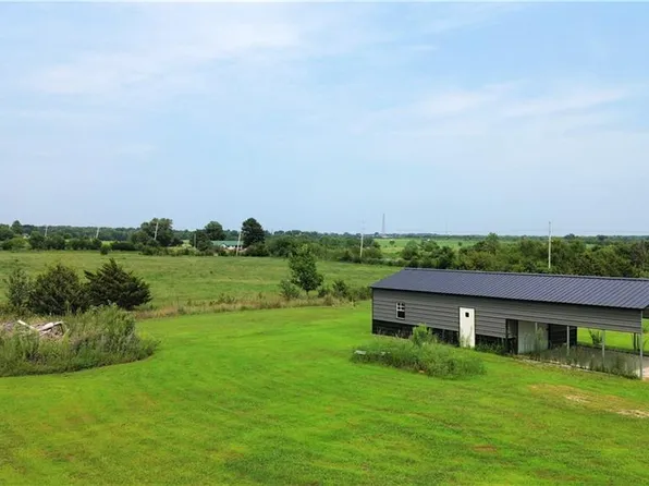 138 Bald Eagle Dr, Linn Valley, KS 66040