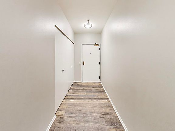 5th image of 640 S Federal St APT 610