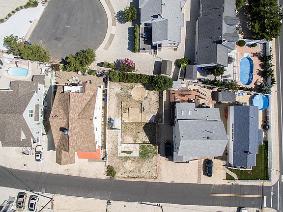 3rd image of 305 W Kupper Dr
