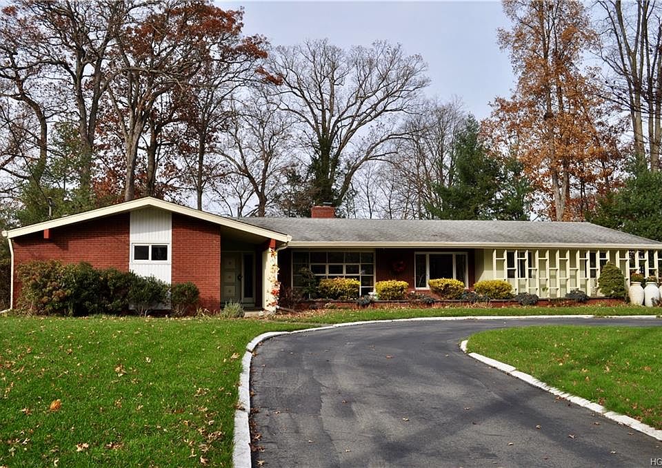 1st image of 16 Park Circle Dr