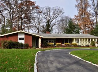 16 Park Circle Dr, Middletown, NY 10940