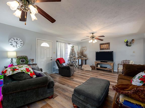 3rd image of 41 Park Place Cir