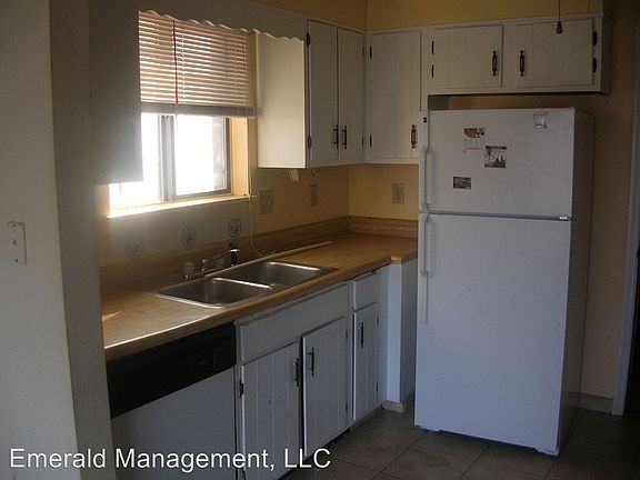 3rd image of 1550 Country Downs Dr