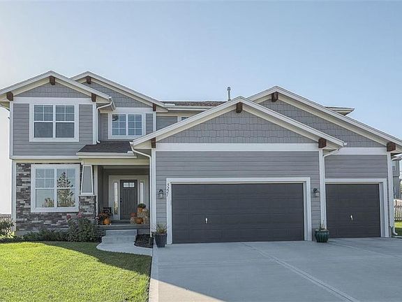 2nd image of 5221 Meadowsweet Ln