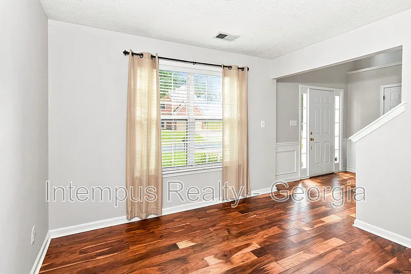 3 bed, 2.5 bath, 2694 sqft, $2,900 — Photo 3