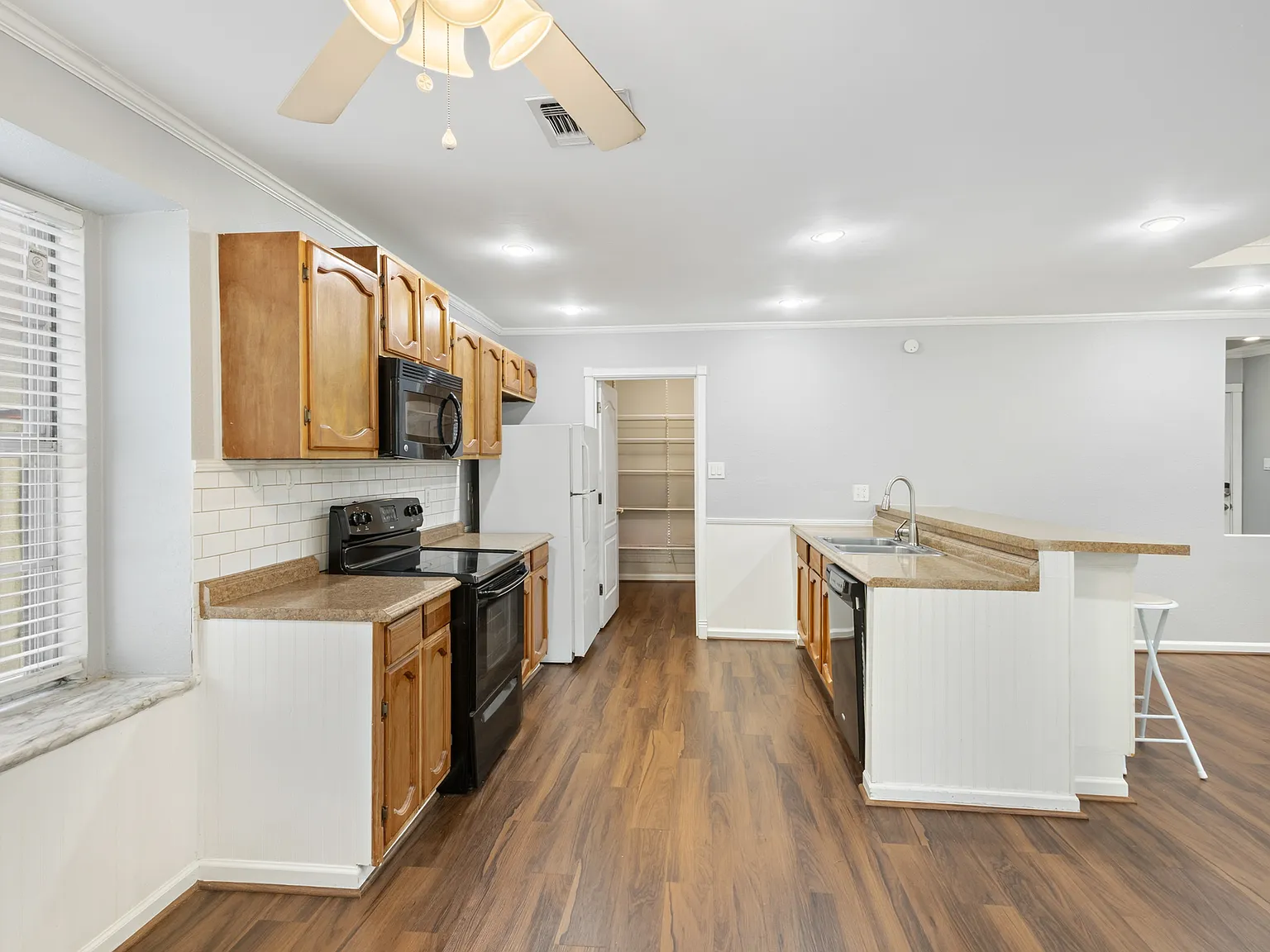 4 bed, 1272 sqft, $1,795 — Photo 4