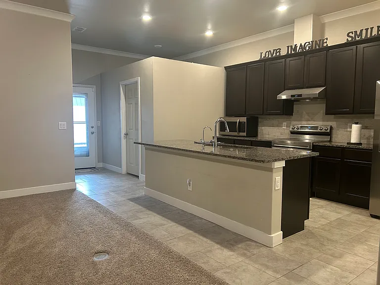 13716 Sherman Ave — Photo 5