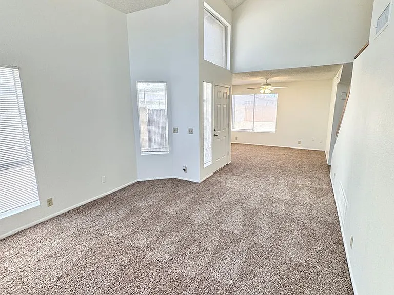 6319 W Townley Ave — Photo 7