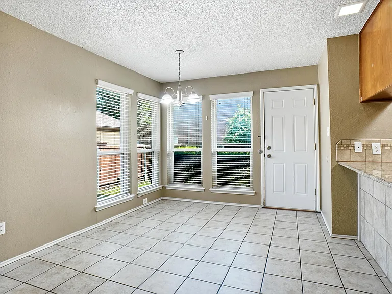 6430 Lago Vista Dr — Photo 8