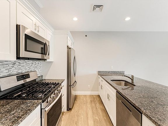 5th image of 181 S Franklin St Unit 305