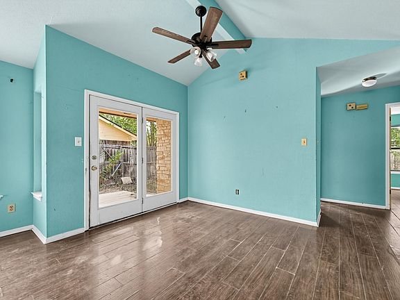 3rd image of 1805 Cedarlawn St