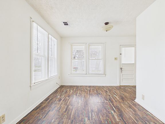 5th image of 138 Watson St