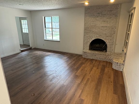 3rd image of 1608 Northcliff Ave