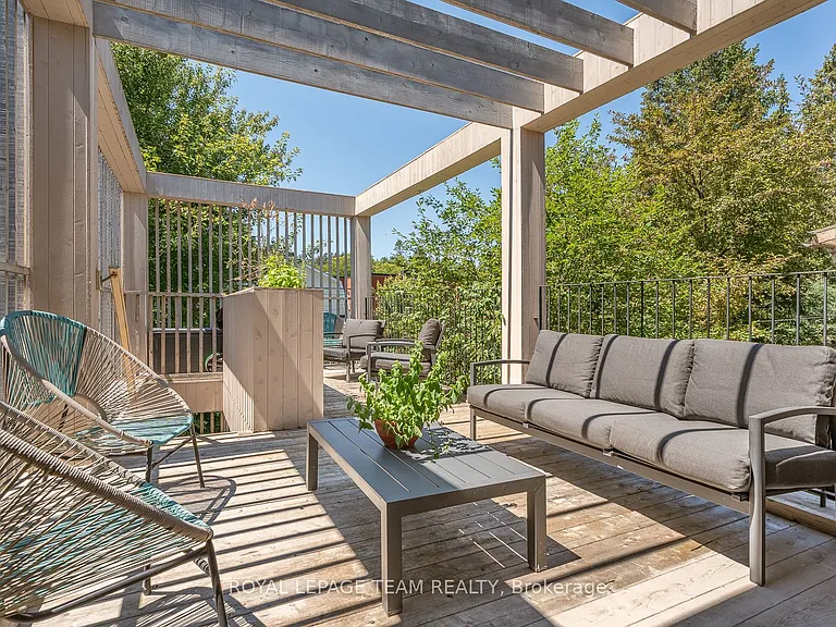 142 Ivy Cres #2 — Photo 31