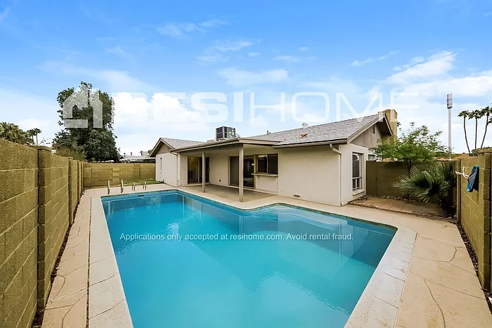 4613 W Butler Dr — Photo 2