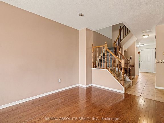 5th image of 42 Roblyn Way