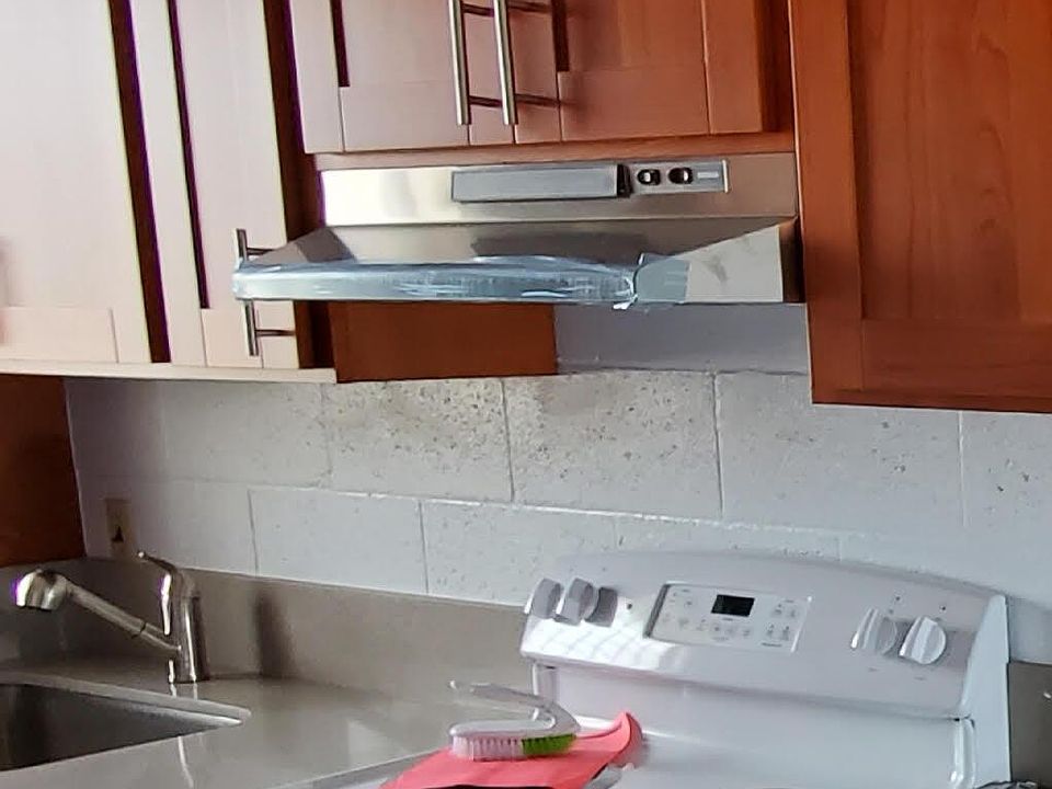 2nd image of 1629 Clark St #301