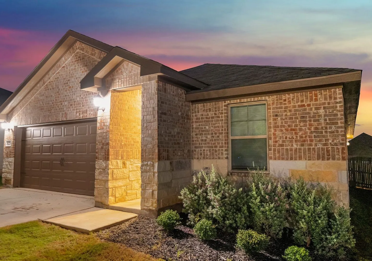 Spacious 4BR Home in New Braunfels — Photo 1