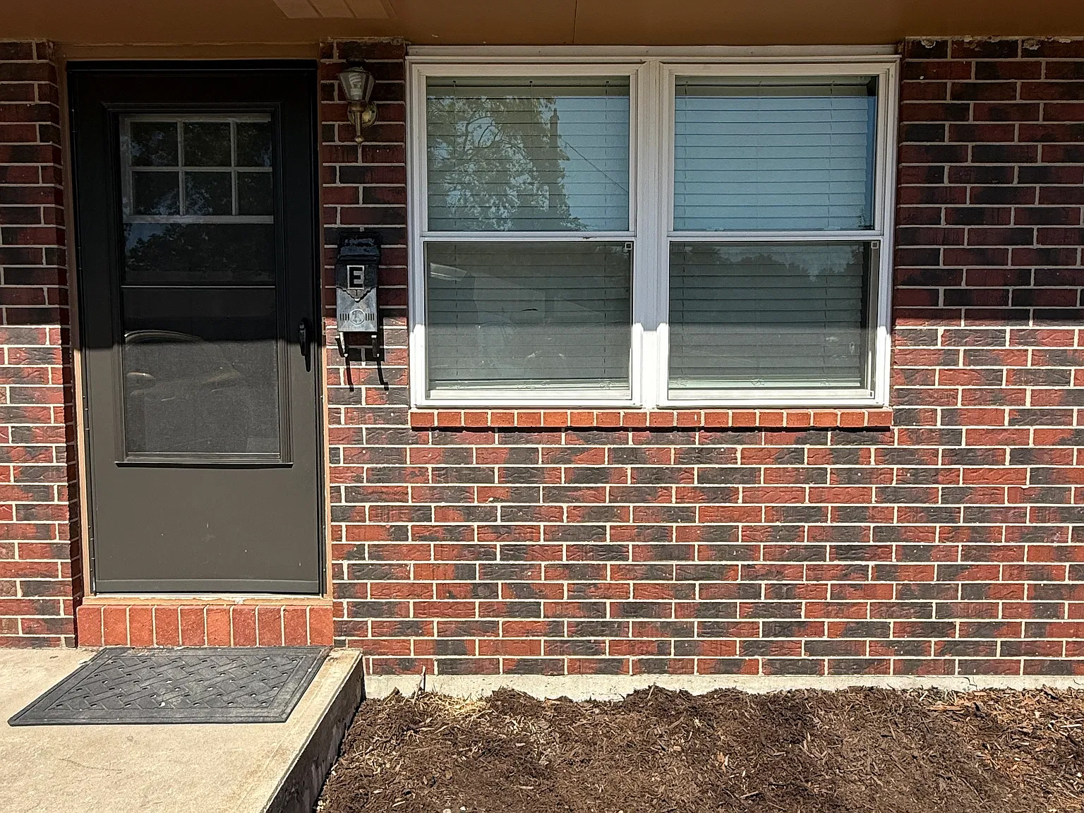 2 bed, $1,000 — Photo 1