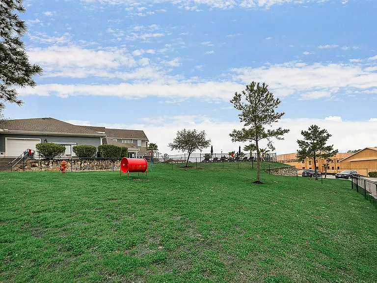 The Encore at Sam Houston - Student Living Priced Per Room — Photo 16