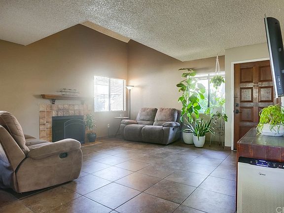 4th image of 371 N Melrose Dr Unit C