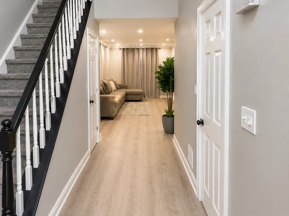 82 Sapphire Ln, Franklin Park, NJ 08823