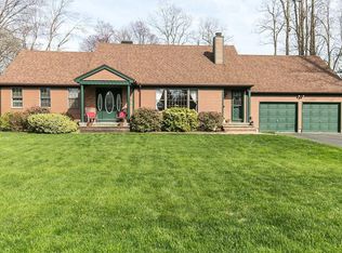 87 Hillcrest Dr, Northampton, MA 01062