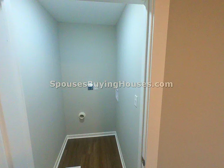 717-719 W 4th St #717 — Photo 8
