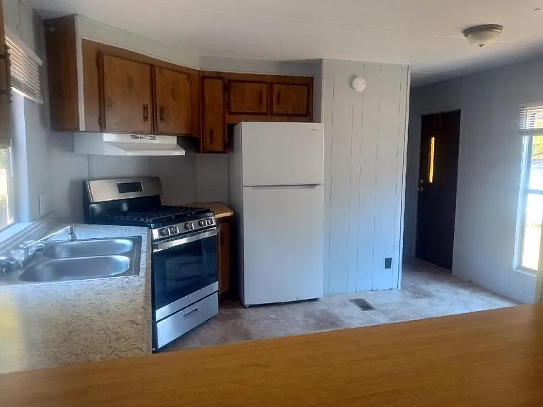 262 Hillside Cir — Photo 3
