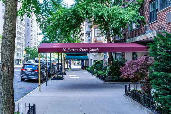 Sold by Compass | media 9