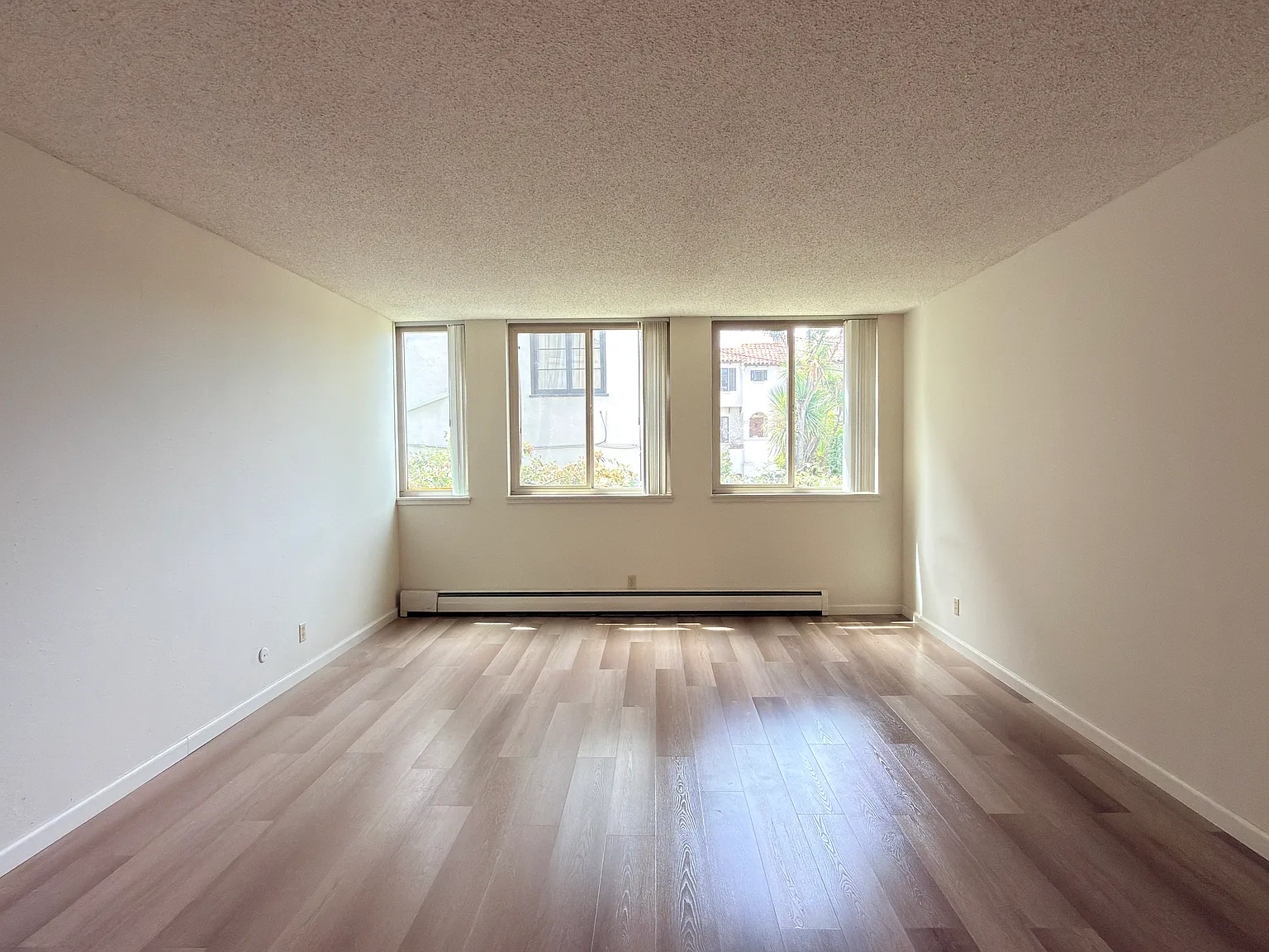Excelsior Court — Photo 4