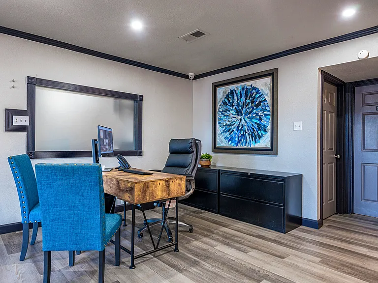 Lucia Apartments — Photo 9