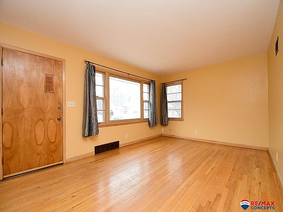 4th image of 2660 N Cotner Blvd