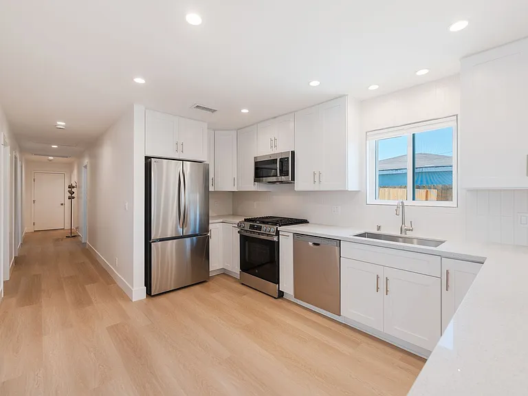 1415 W 222nd St — Photo 14