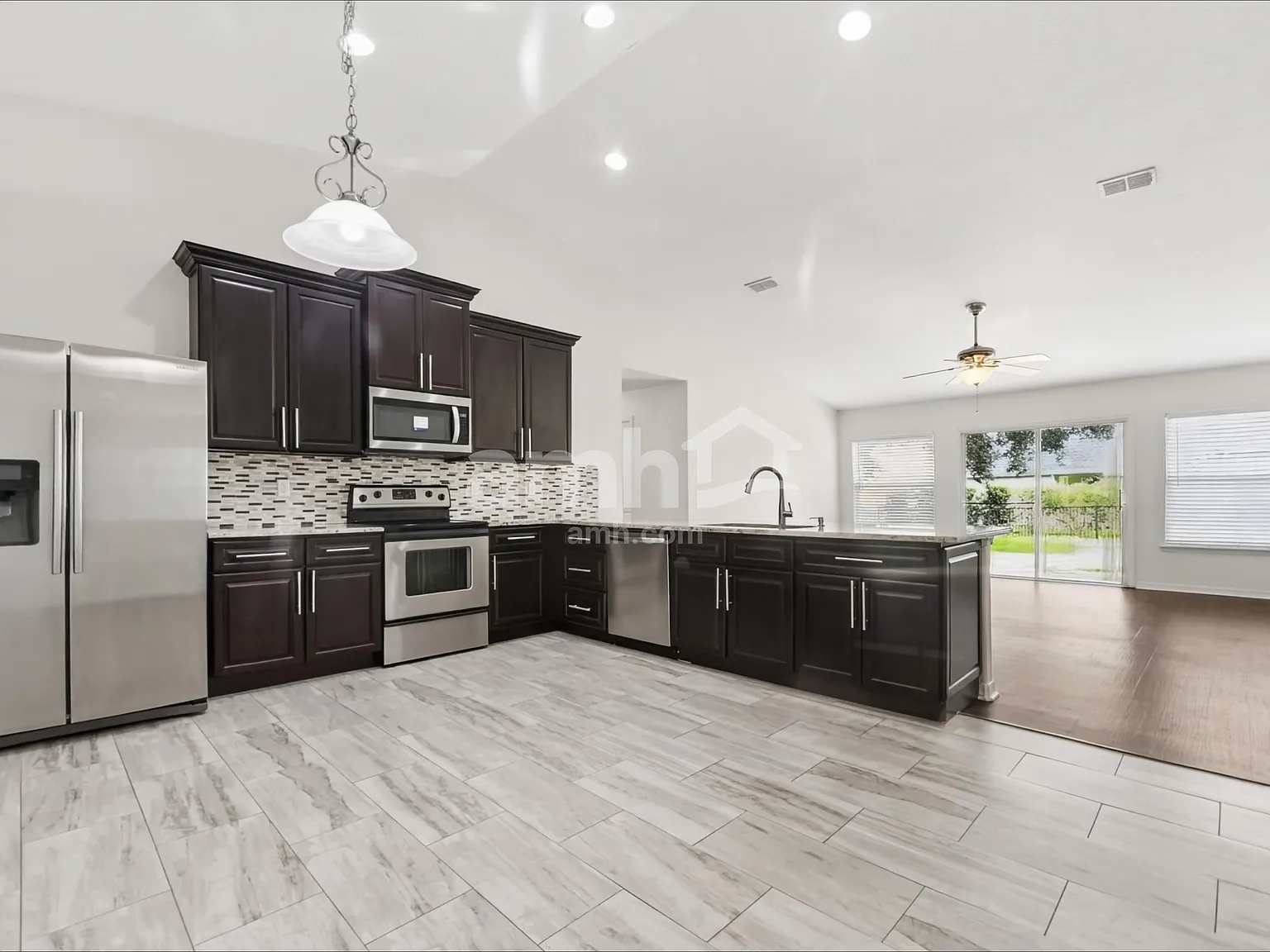 3 bed, 2.0 bath, 1810 sqft, $2,195 — Photo 4
