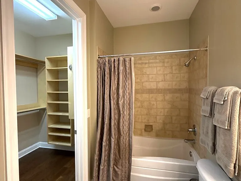 230 Tryon St #1002 — Photo 12