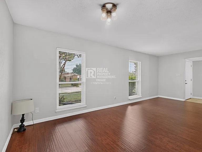 4548 Newcombe Dr — Photo 6