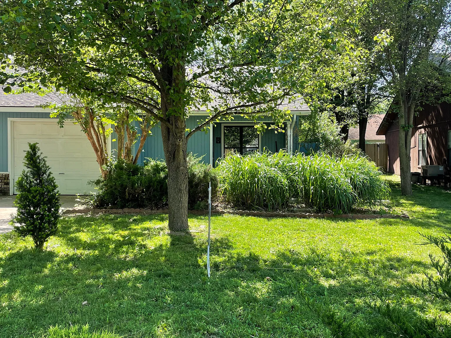 2 bed, 1.5 bath, 1100 sqft, $1,350 — Photo 2