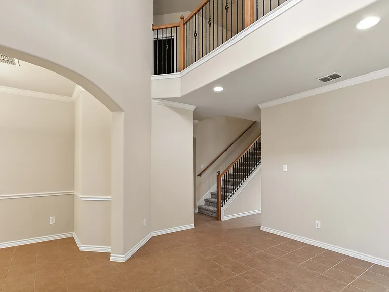 807 Clear Water Dr — Photo 4