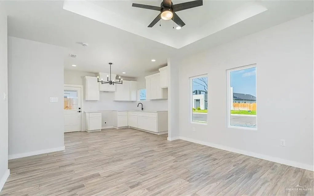 3 bed, 2.0 bath, 1001 sqft, $1,200 — Photo 2