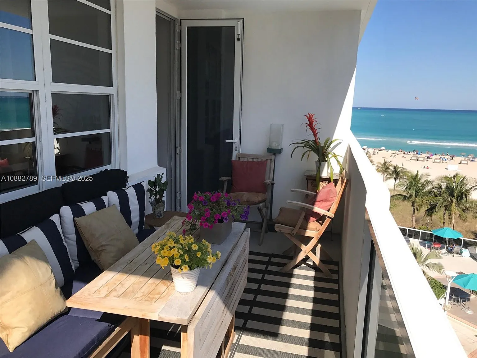 The Decoplage Condo — Photo 3